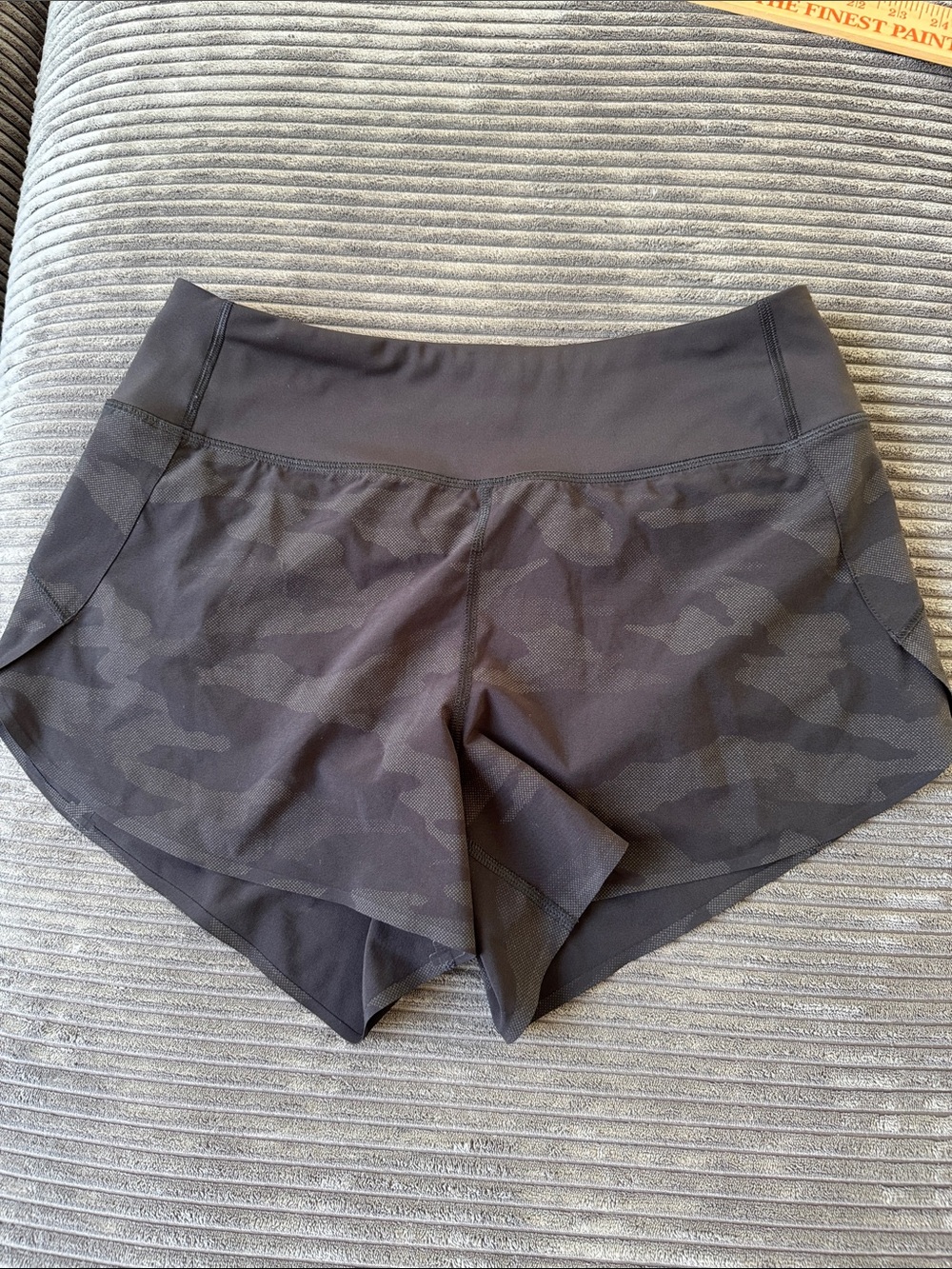 Athleta Run with It Black Camo reflective Performance Shorts 3.5”